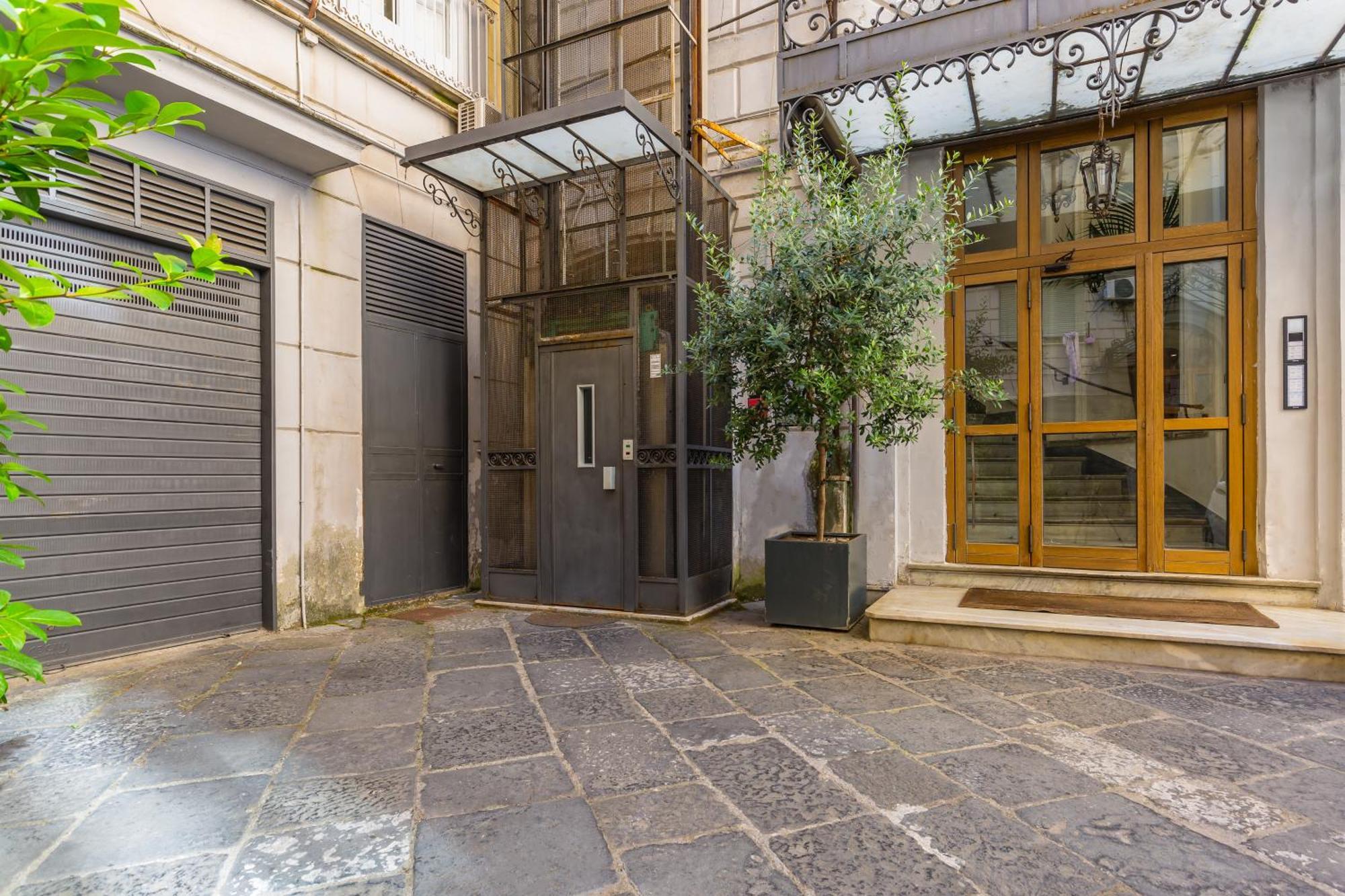 Residenza Trinita Maggiore Naples Luaran gambar