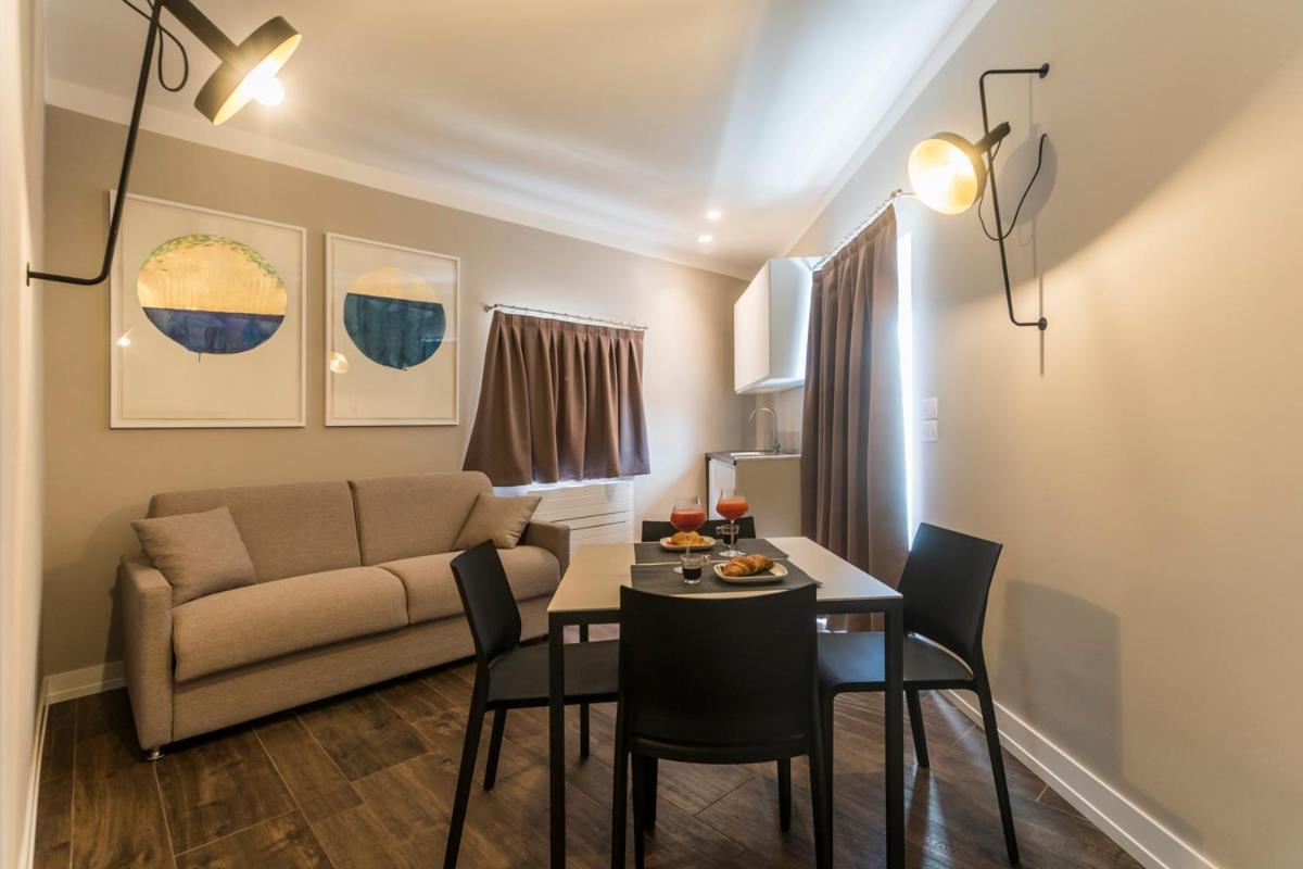 Residenza Trinita Maggiore Naples Luaran gambar