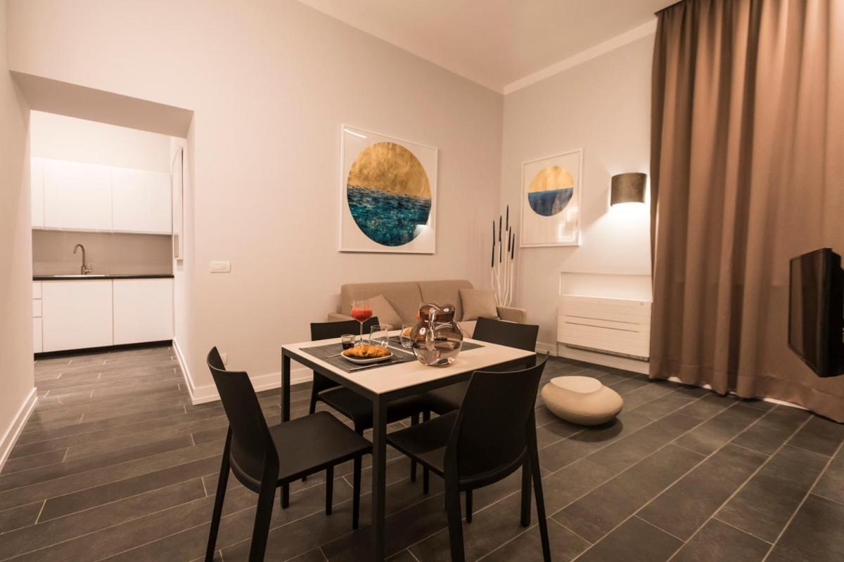 Residenza Trinita Maggiore Naples Luaran gambar
