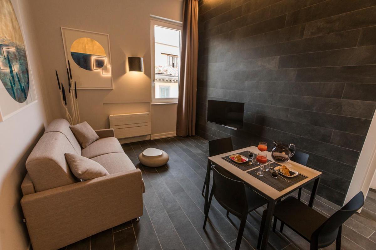 Residenza Trinita Maggiore Naples Luaran gambar