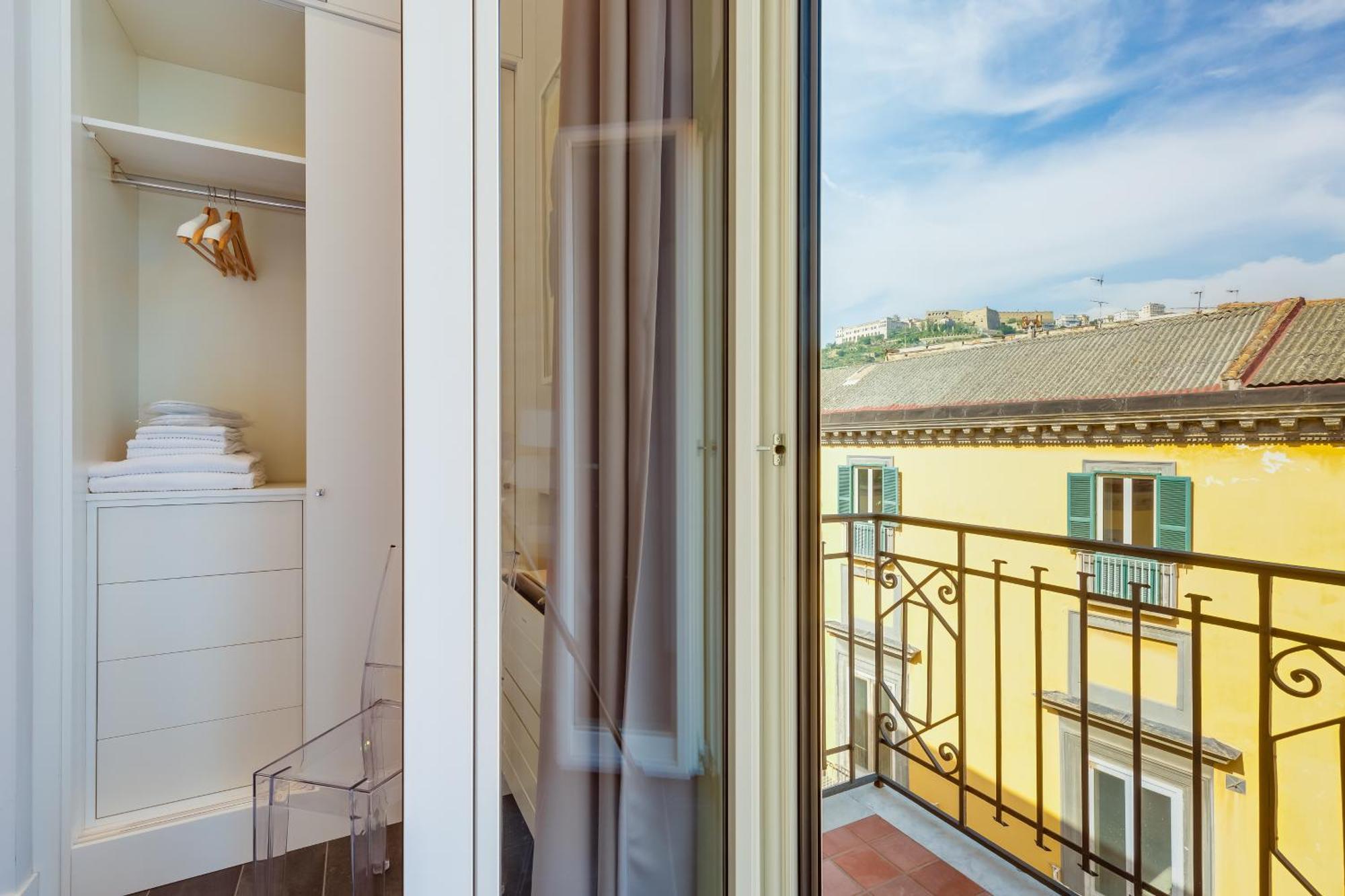 Residenza Trinita Maggiore Naples Luaran gambar