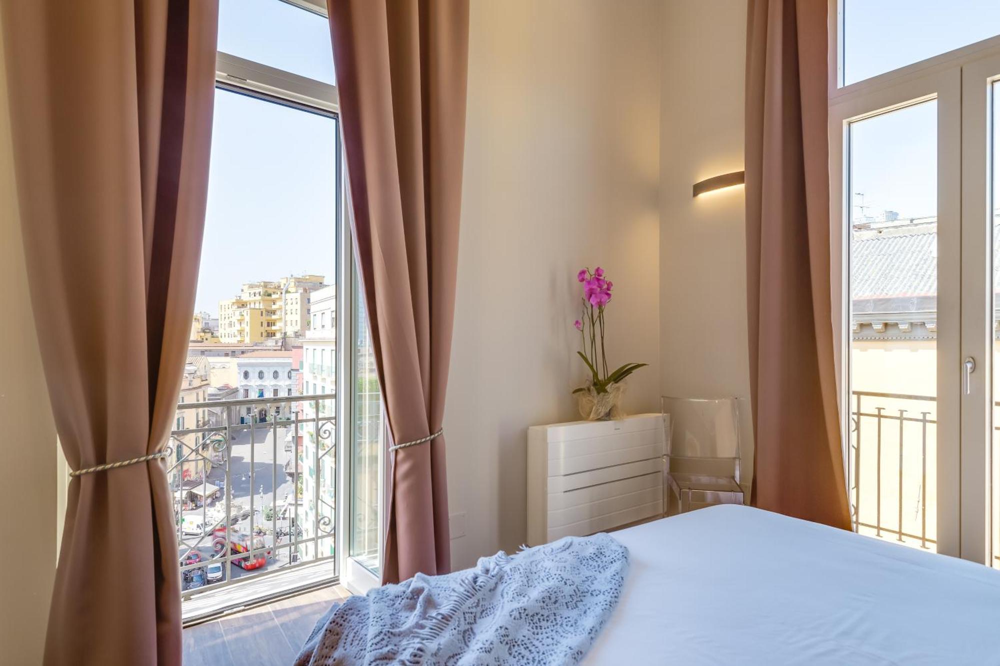 Residenza Trinita Maggiore Naples Luaran gambar